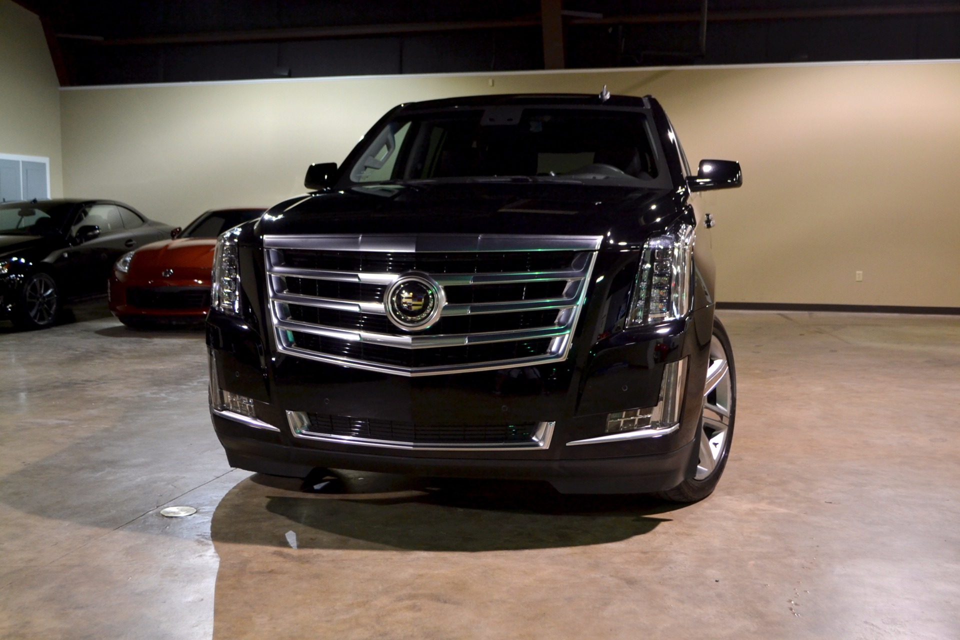 Cadillac escalade esv отличия