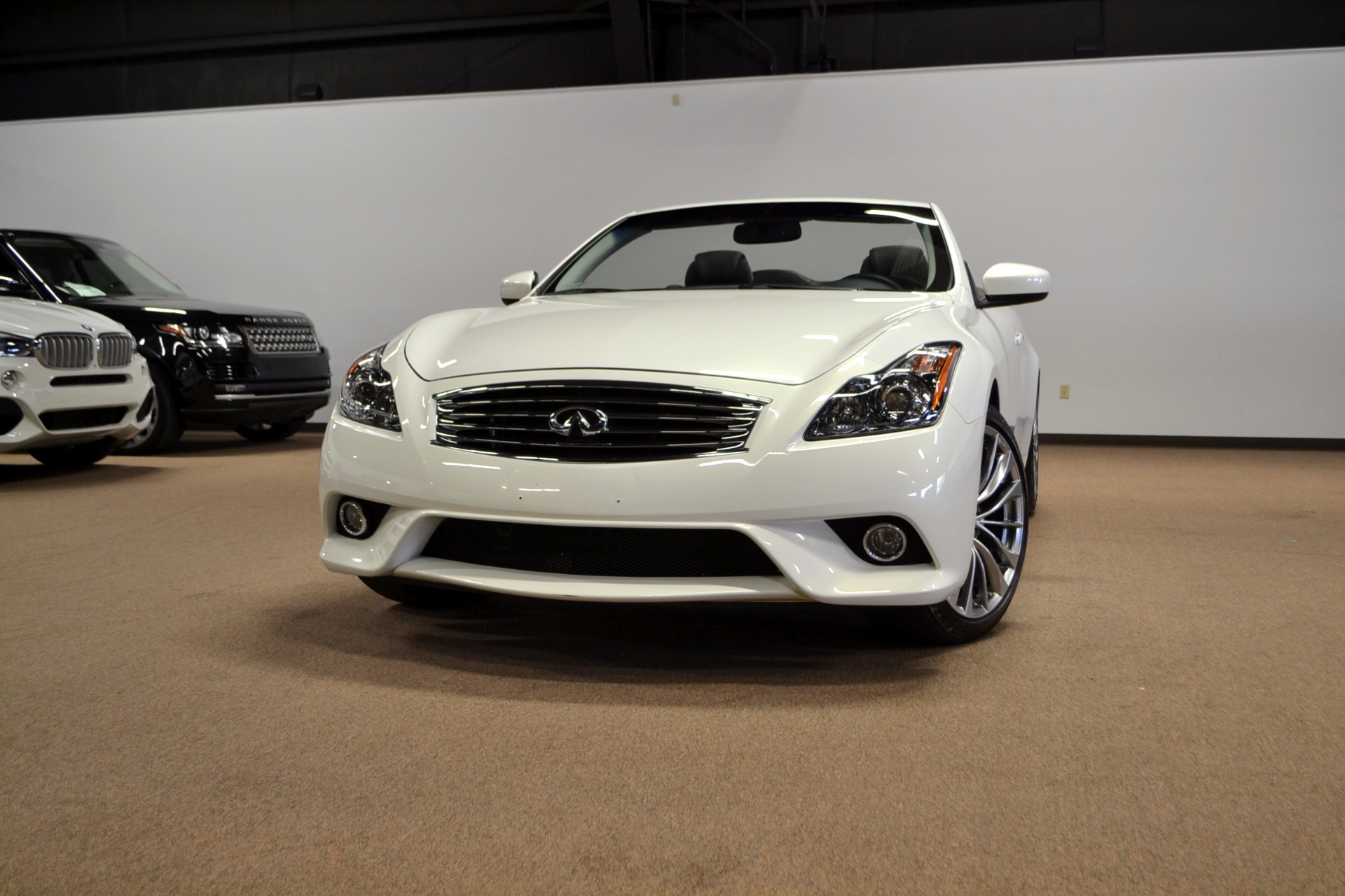 2014 INFINITI Q60S Convertible Sport